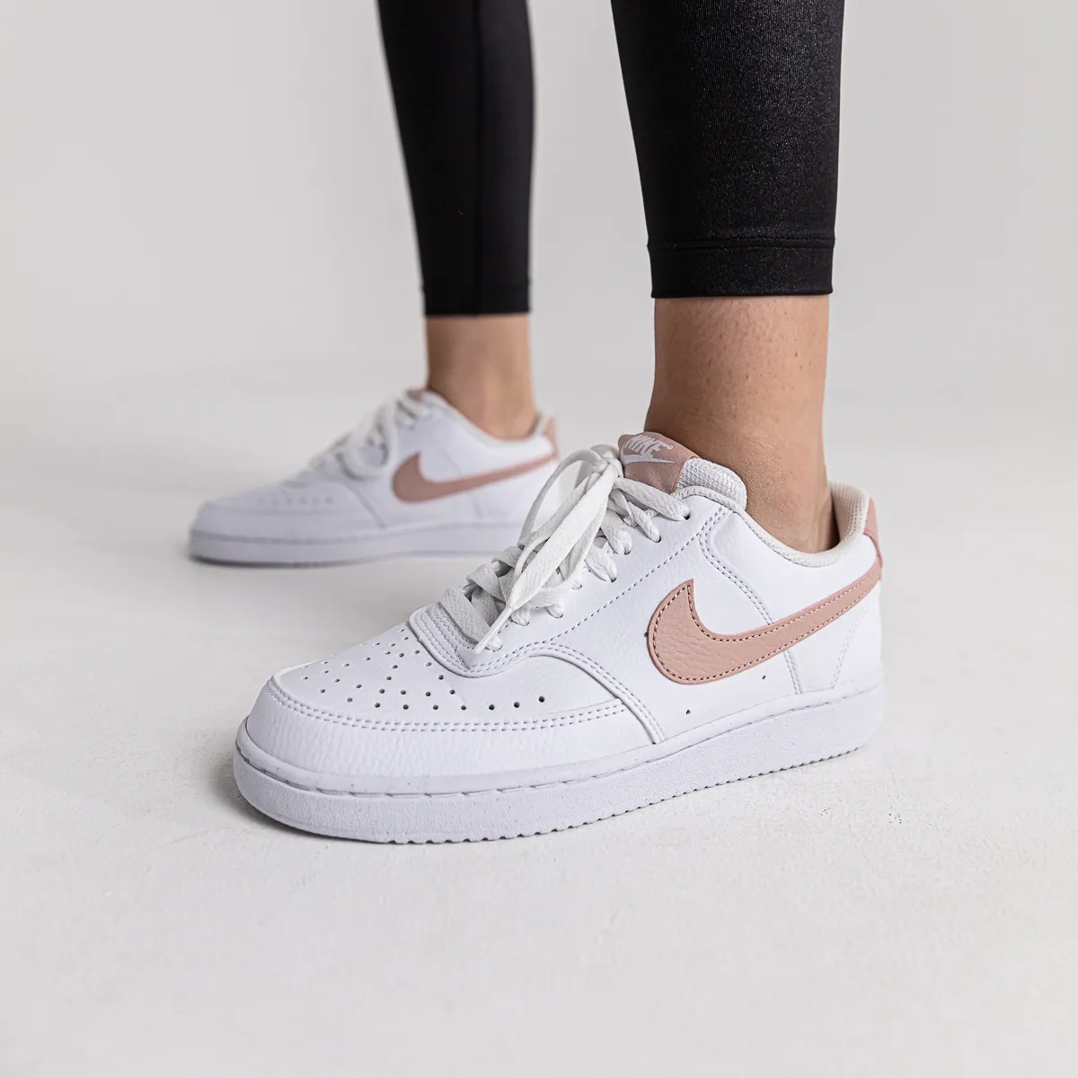 NIKE Tenisice W NIKE COURT VISION LO NN 