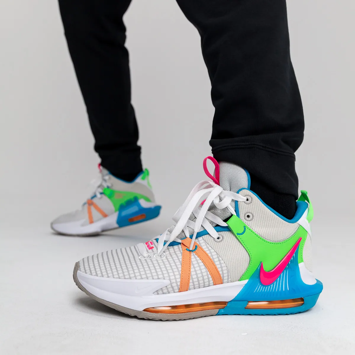 NIKE Tenisice LEBRON WITNESS VII 