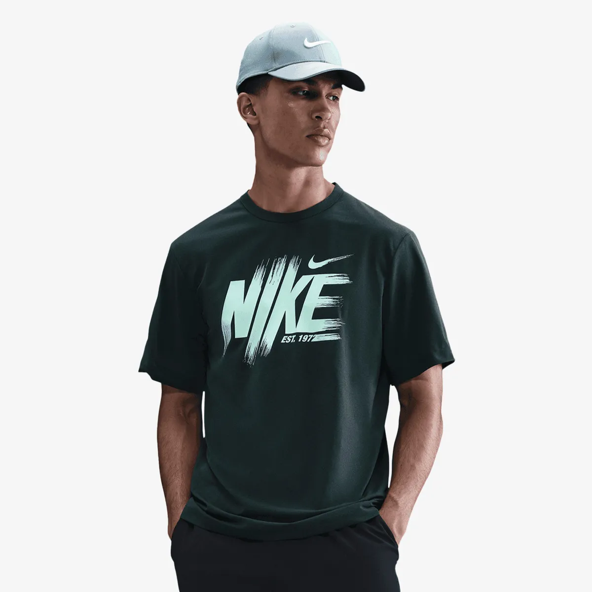 NIKE T-Shirt M NK DF UV HYVERSE SS GFX 