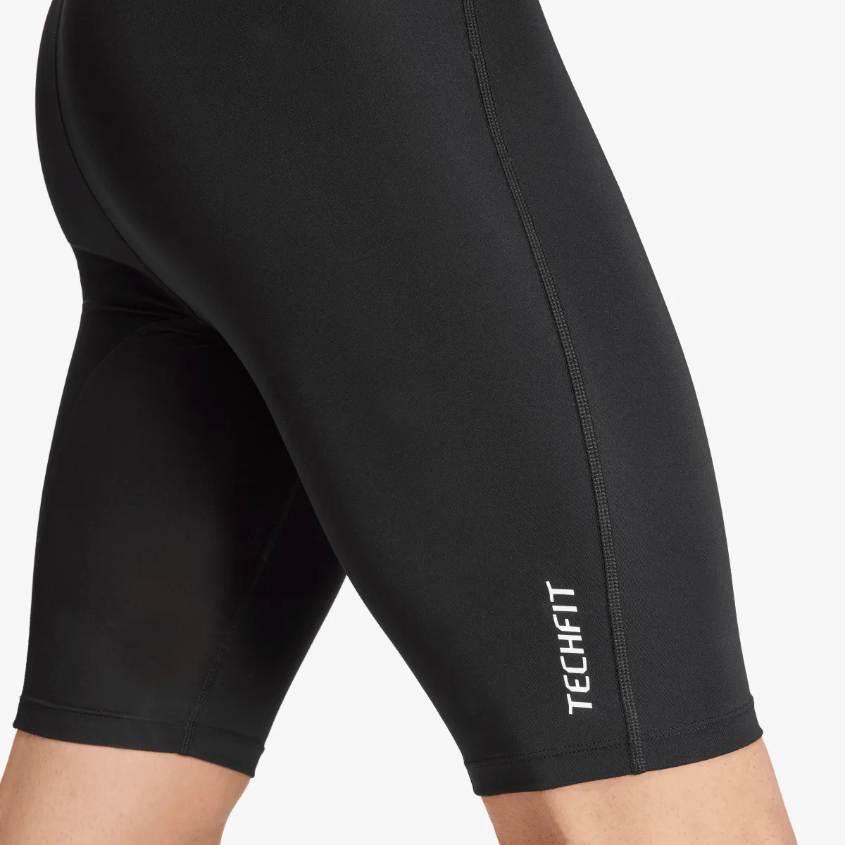ADIDAS Kratke hlače TF BASE SHORT T 