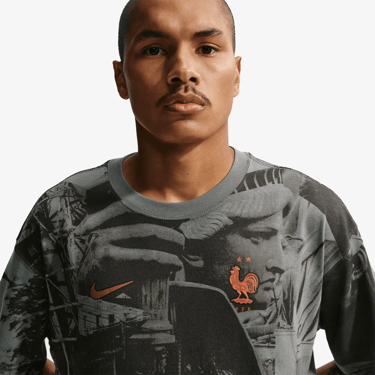 NIKE T-Shirt FFF M NK AOP TEE 