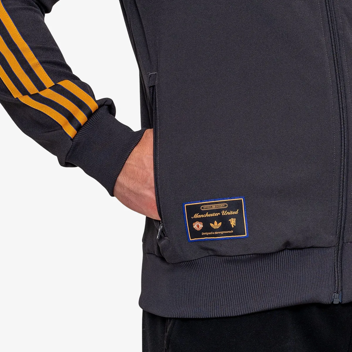 ADIDAS Majica s patentom MUFC ICON TT 